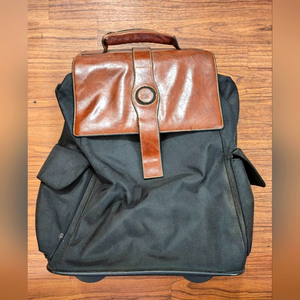 MontBlanc Adjusted handle, travel bag.